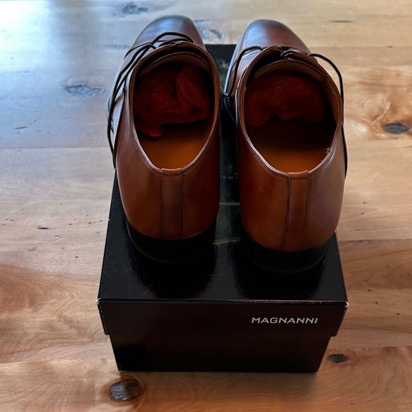 Magnanni Men's Rich Brown Oxfords - Picture 6 of 8
